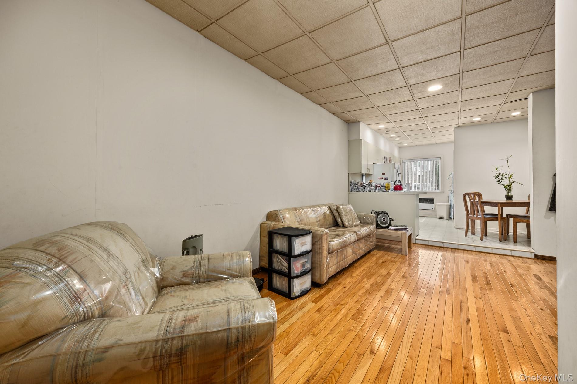 7031 67th Place Property Photo 3
