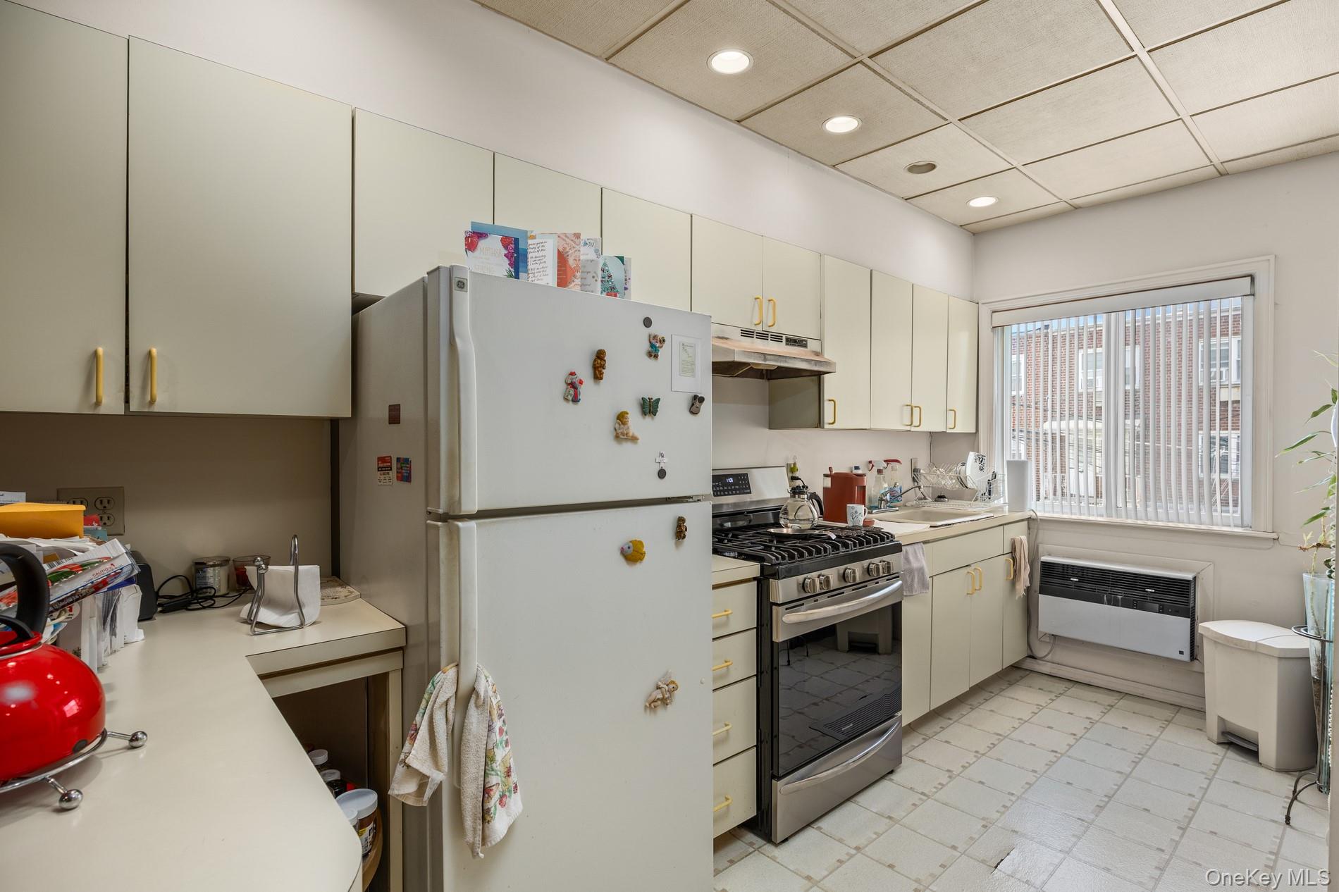 7031 67th Place Property Photo 4