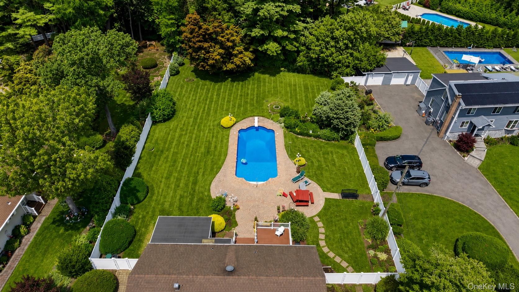 72 Dix Highway Property Photo 2