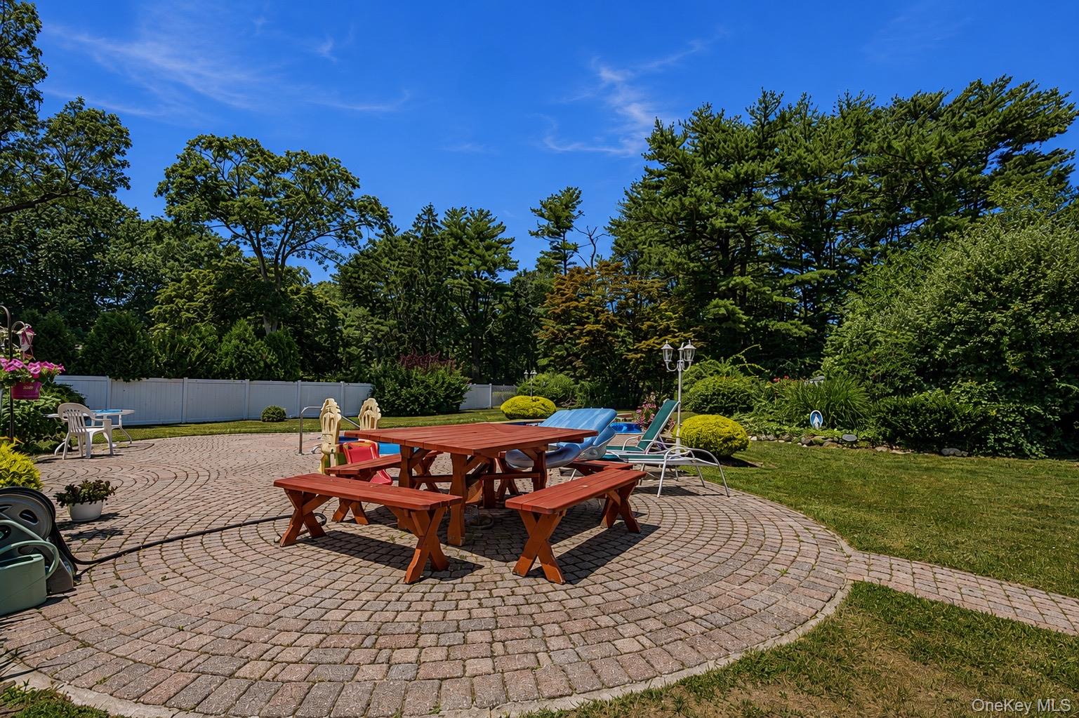 72 Dix Highway Property Photo 4