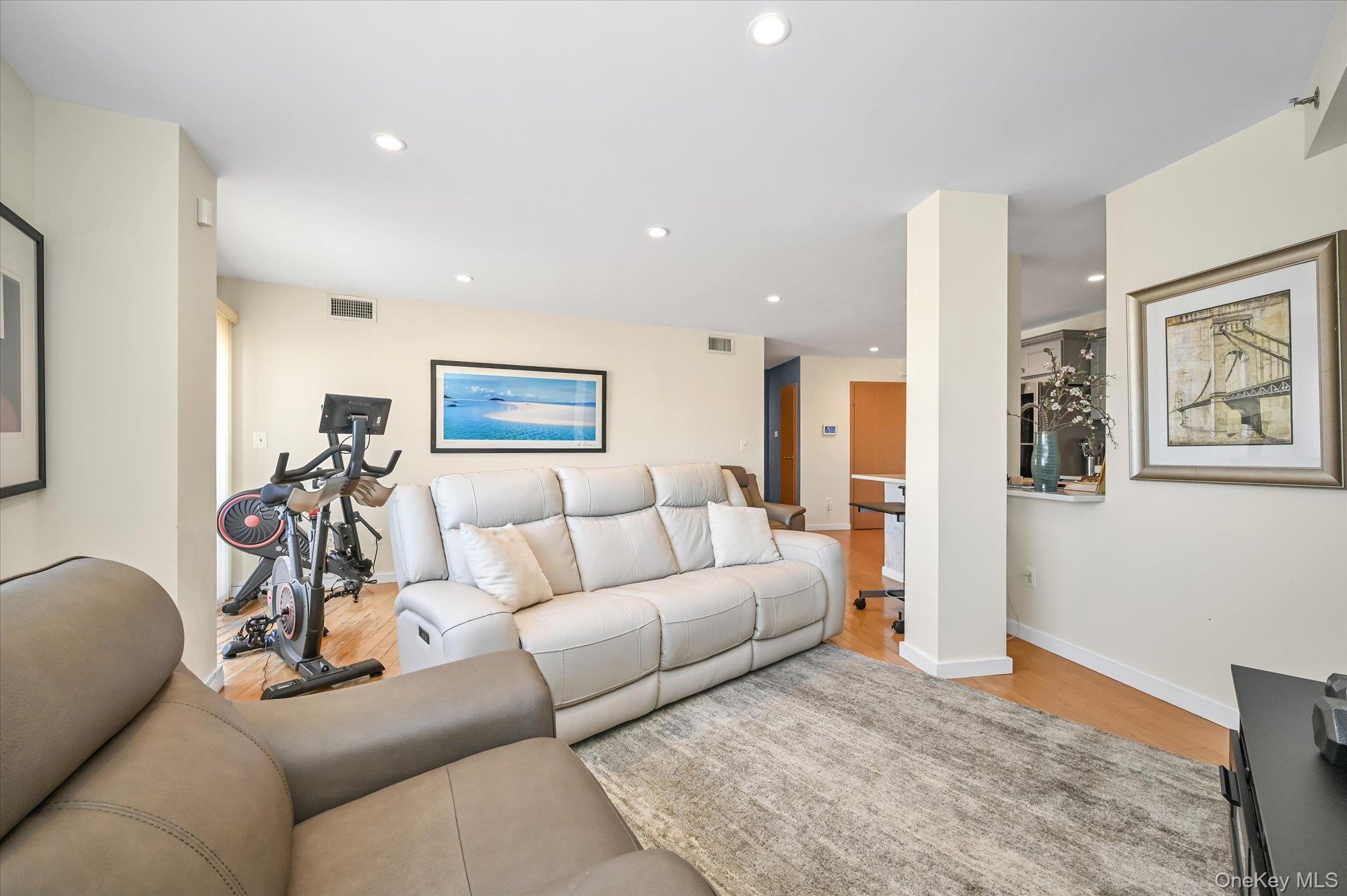 81-14 Queens Boulevard Ph6c Property Photo 3