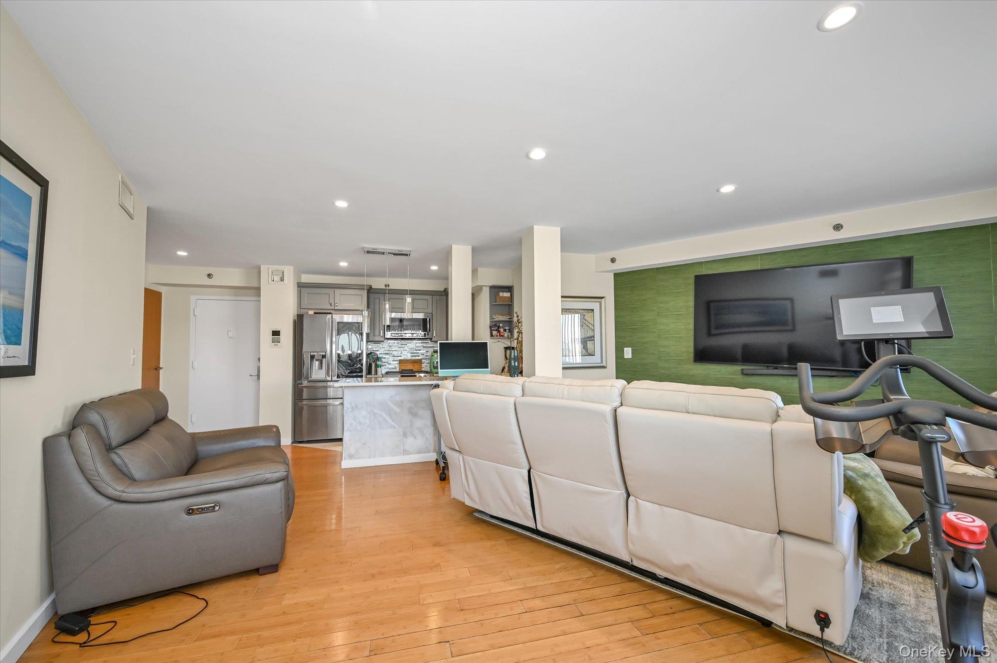 81-14 Queens Boulevard Ph6c Property Photo 4