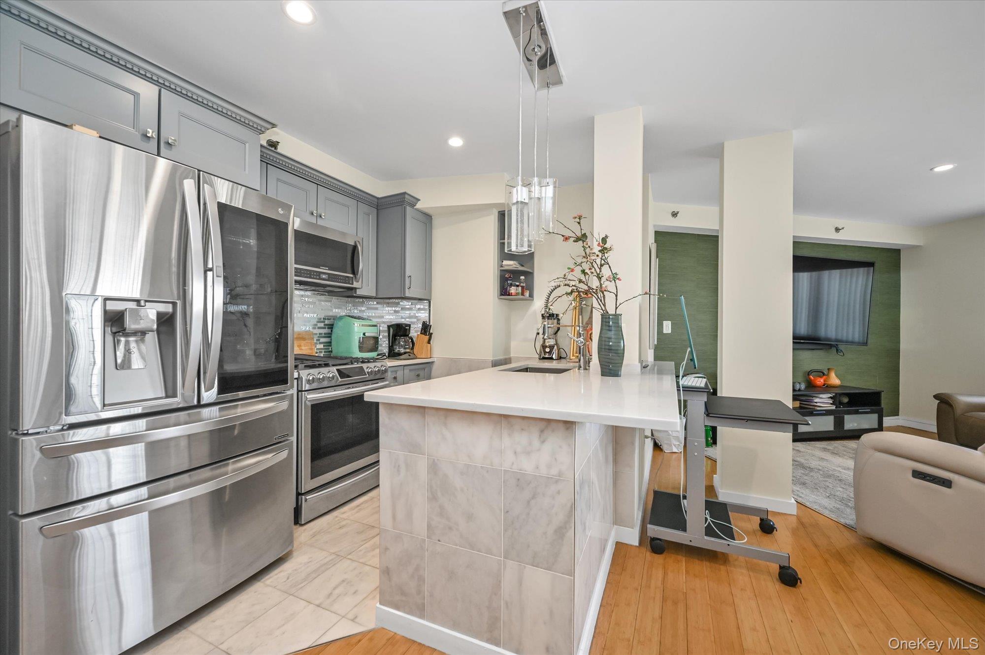 81-14 Queens Boulevard Ph6c Property Photo 6