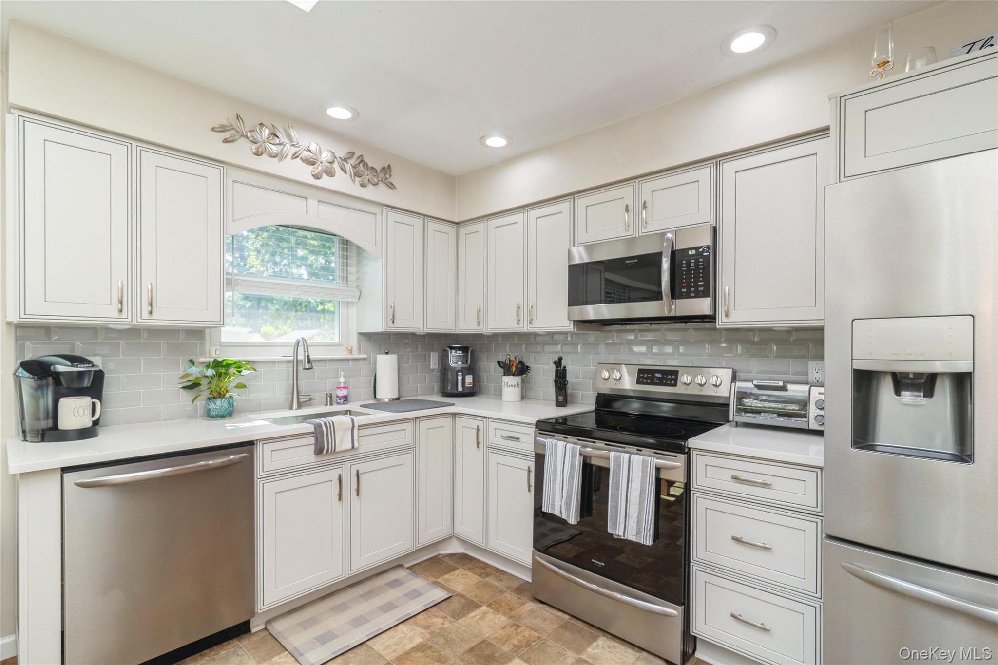 12 Oak Street Property Photo 2