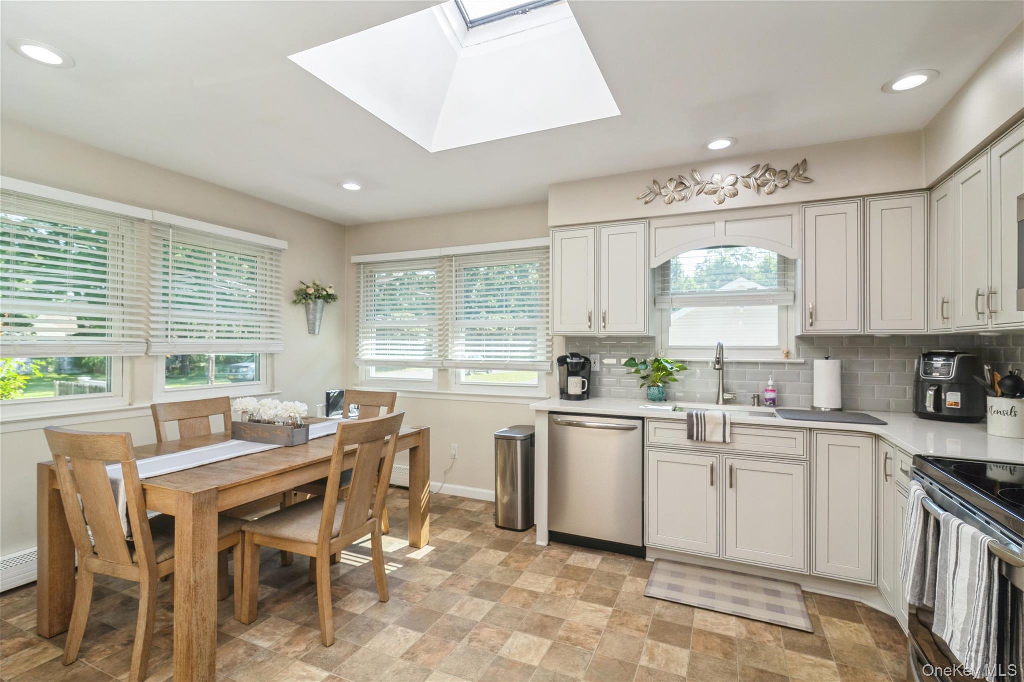 12 Oak Street Property Photo 6