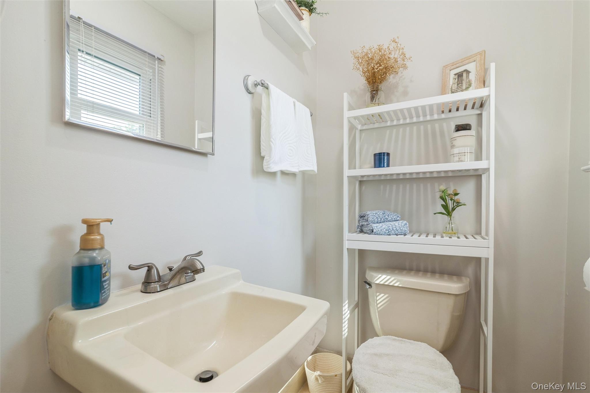 12 Oak Street Property Photo 16