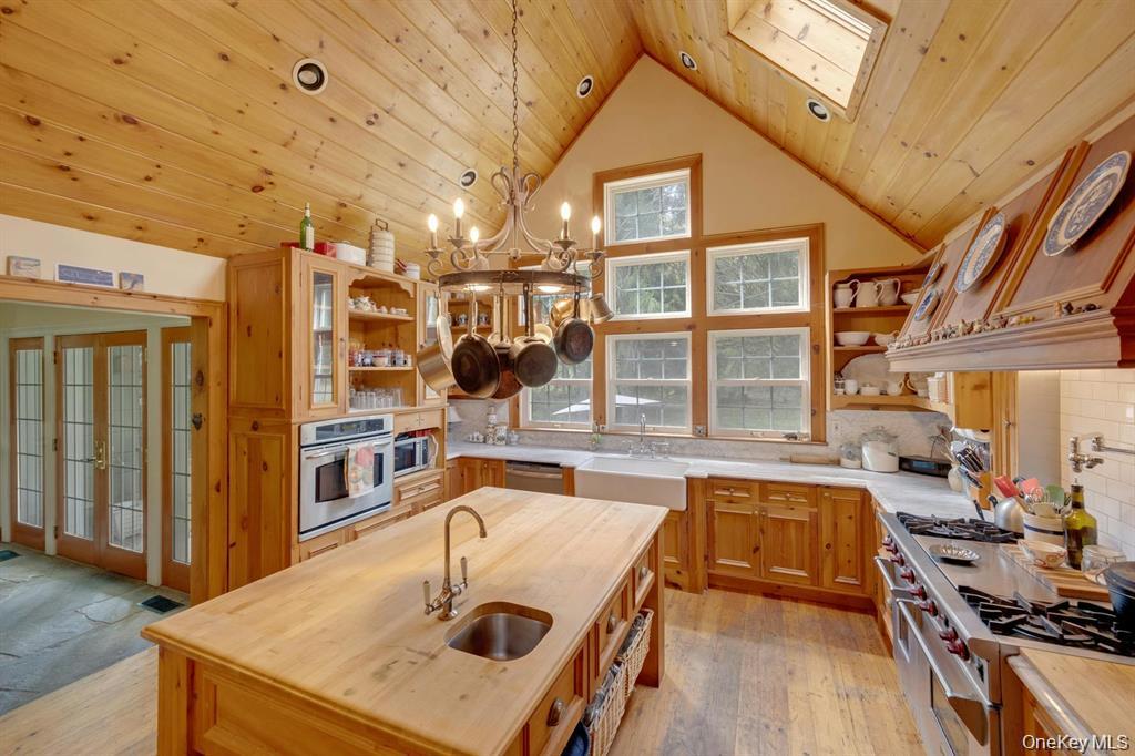 209 Hardscrabble Road Property Photo 8