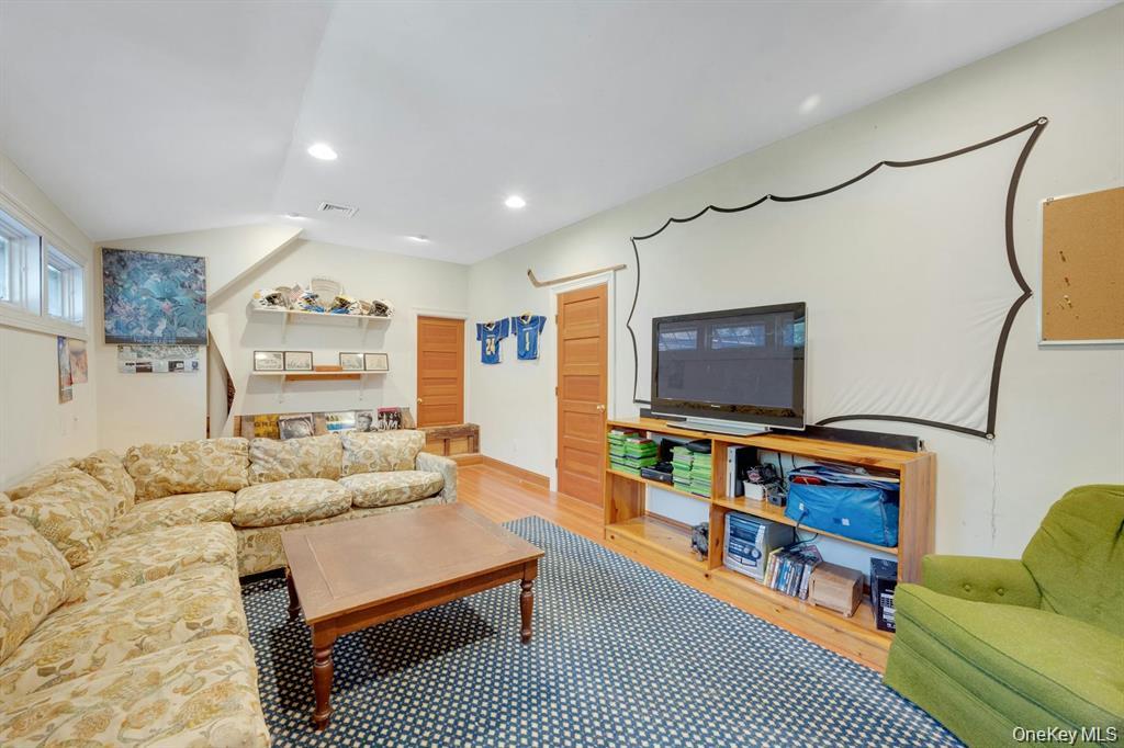 209 Hardscrabble Road Property Photo 18