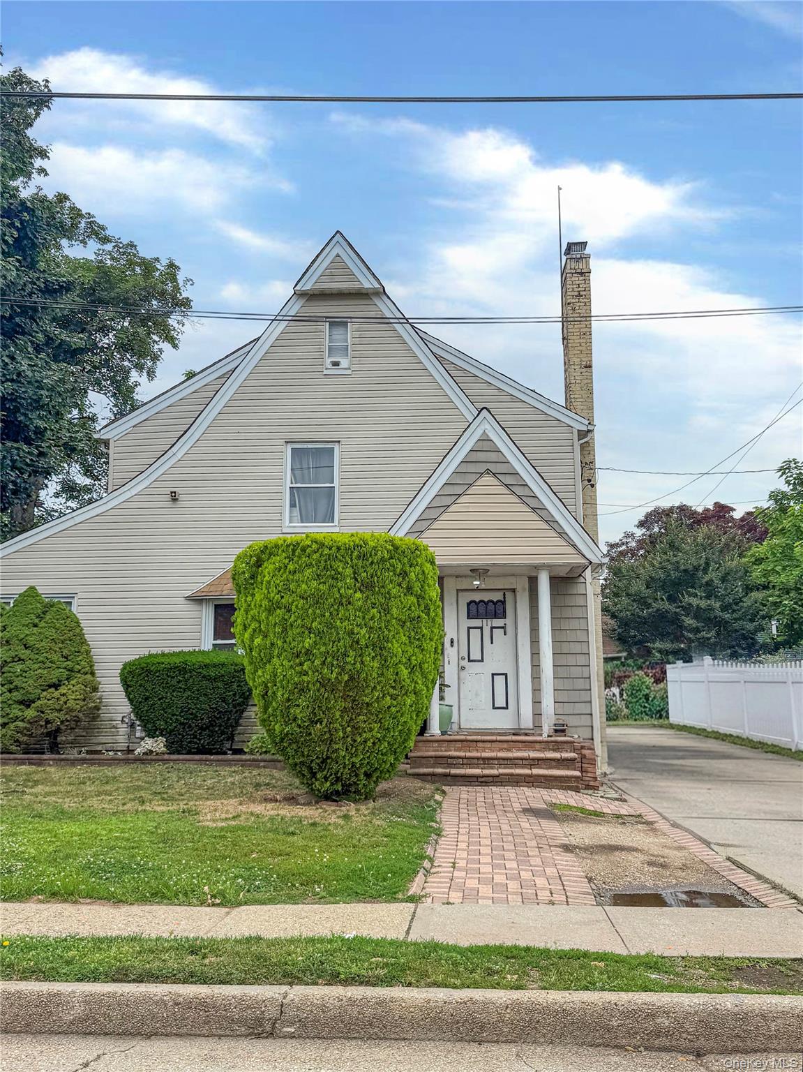 117 Warner Avenue Property Photo 4