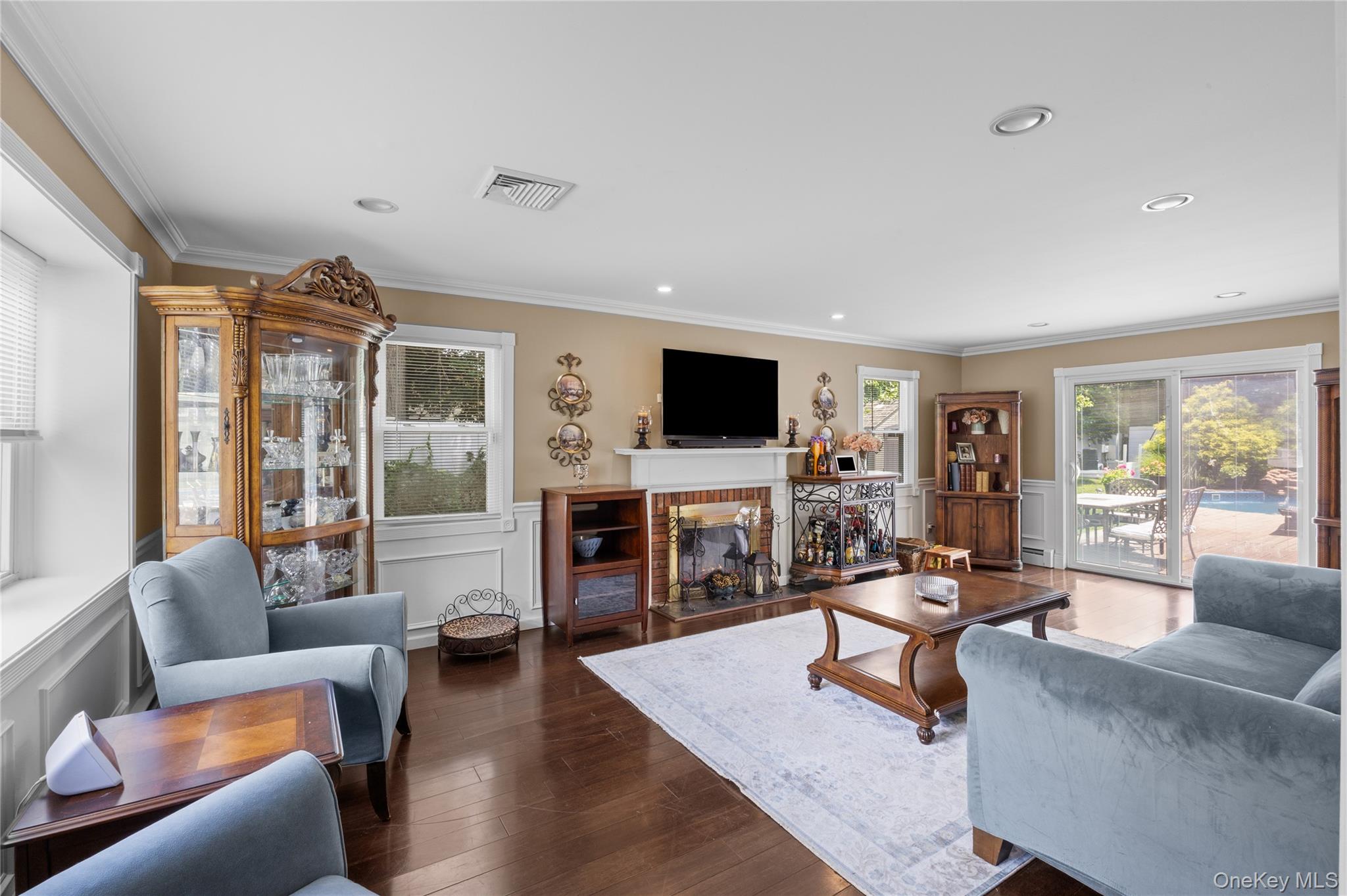 6 Stratton Lane Property Photo 4