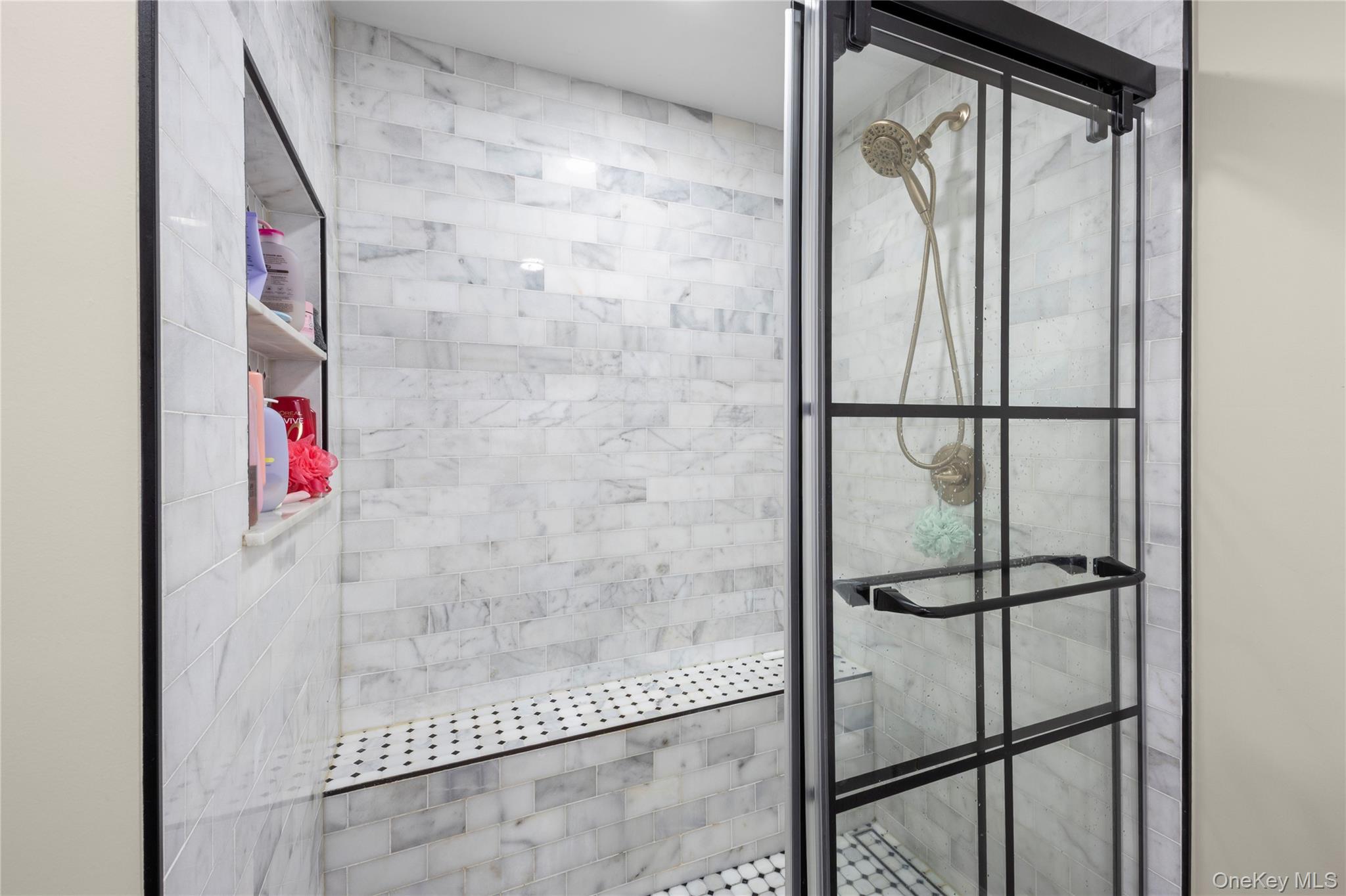 6 Stratton Lane Property Photo 19