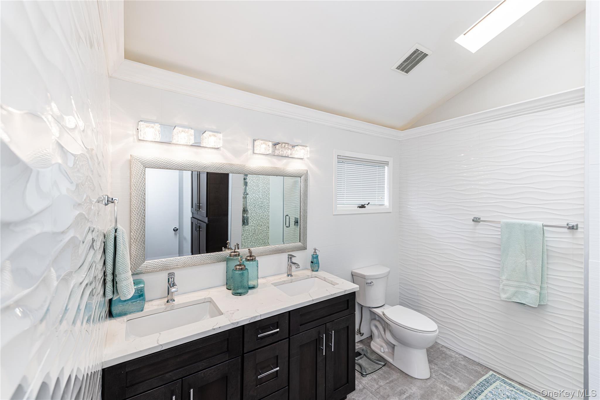 2590 Riverside Drive Property Photo 11