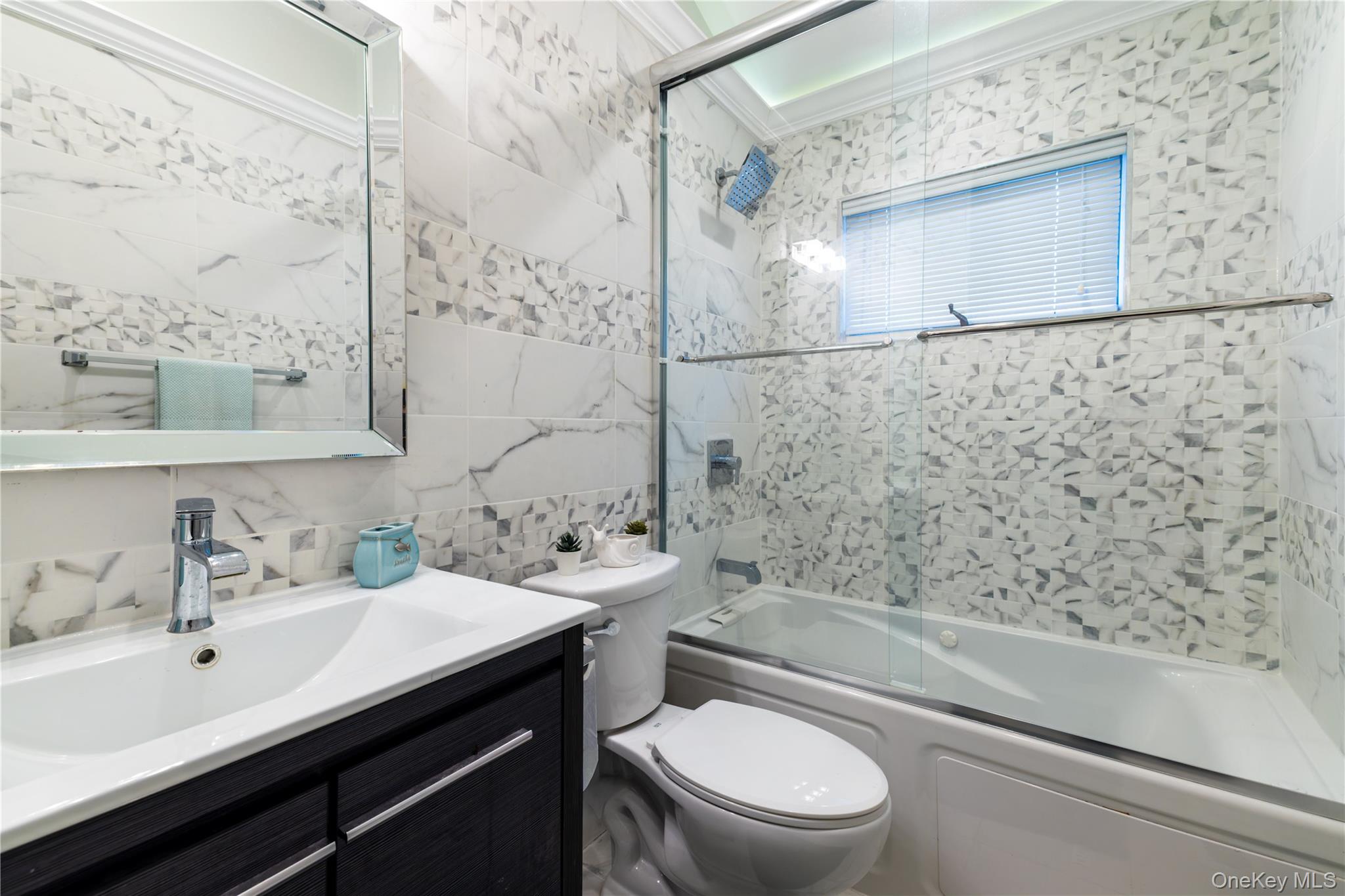 2590 Riverside Drive Property Photo 14