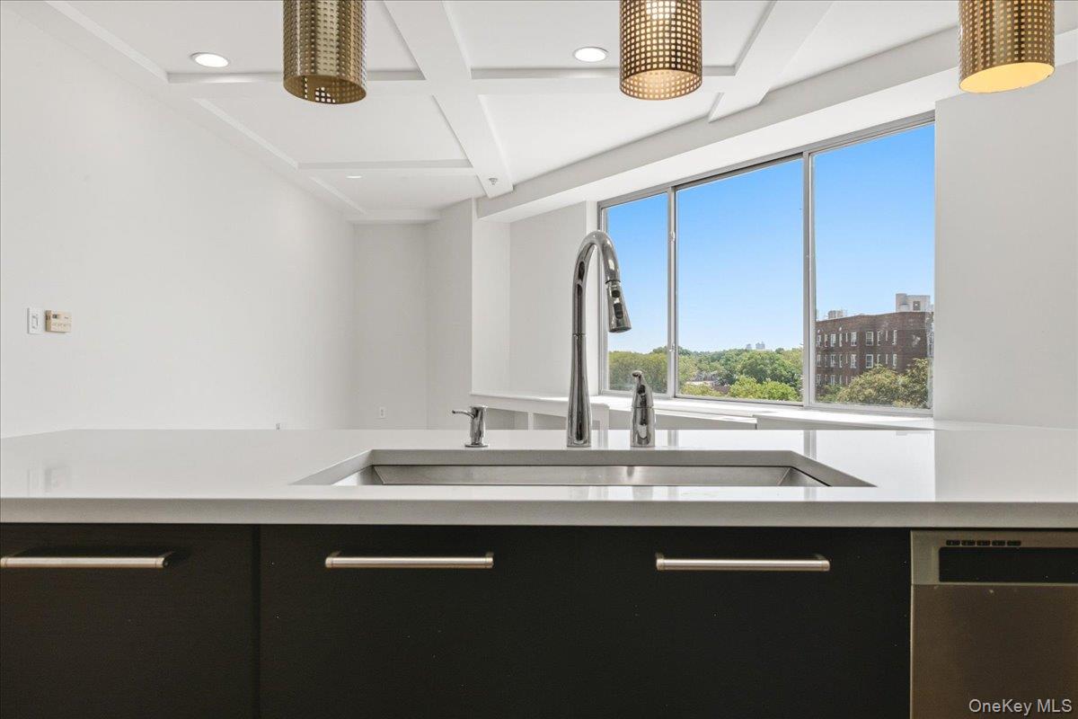 64-05 Yellowstone Boulevard Ph504 Property Photo 8