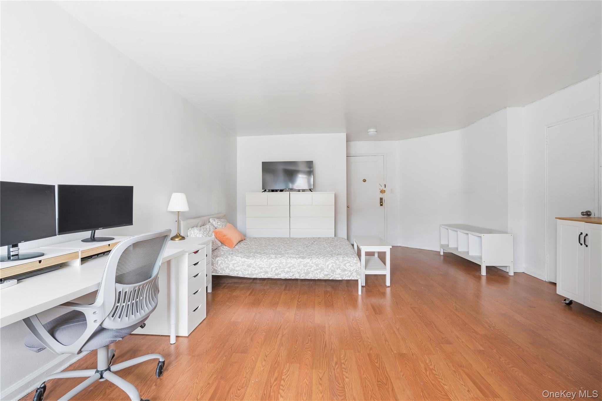 67-25 Clyde Street 6p Property Photo 2