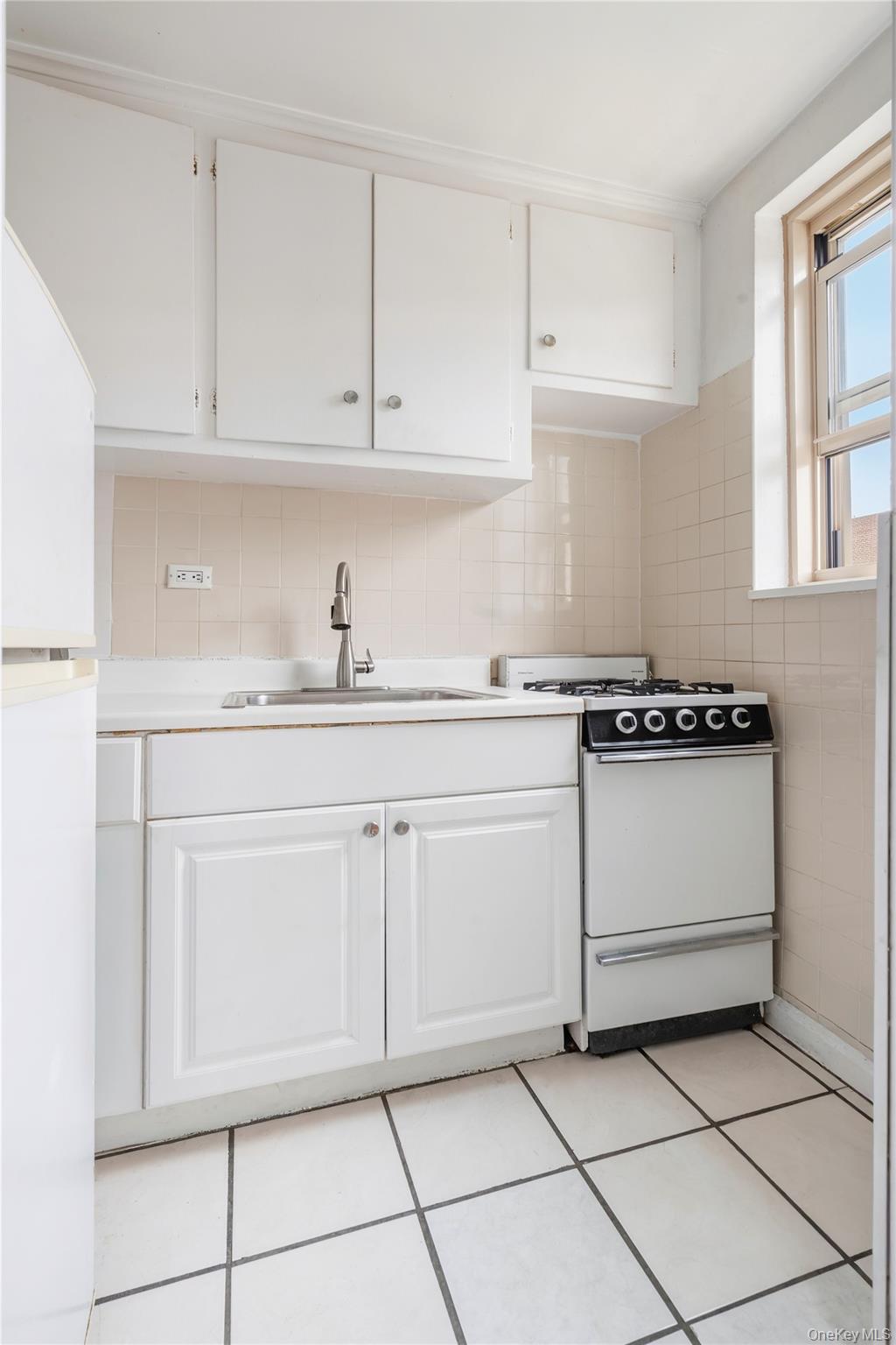 67-25 Clyde Street 6p Property Photo 5