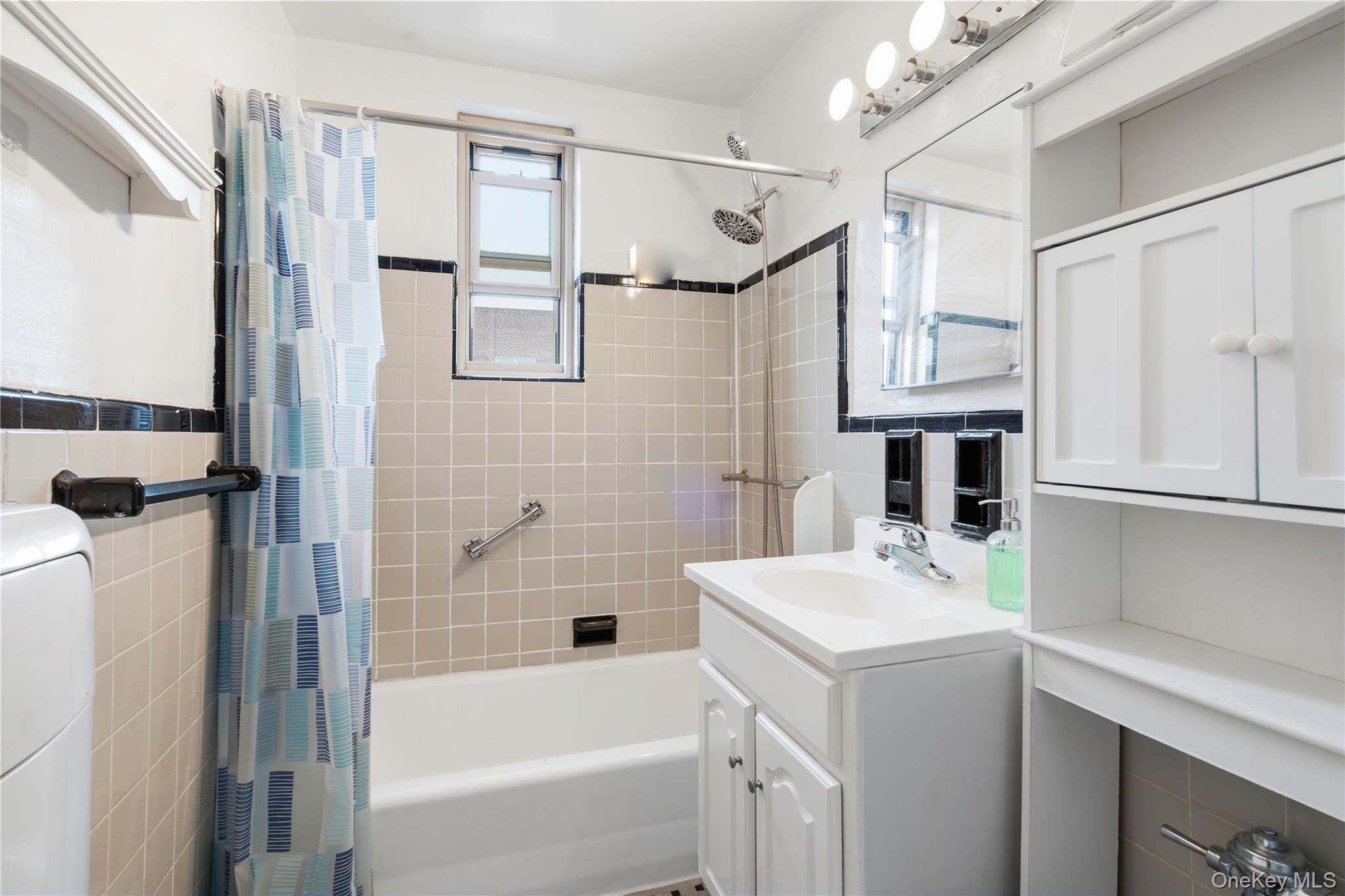 67-25 Clyde Street 6p Property Photo 6
