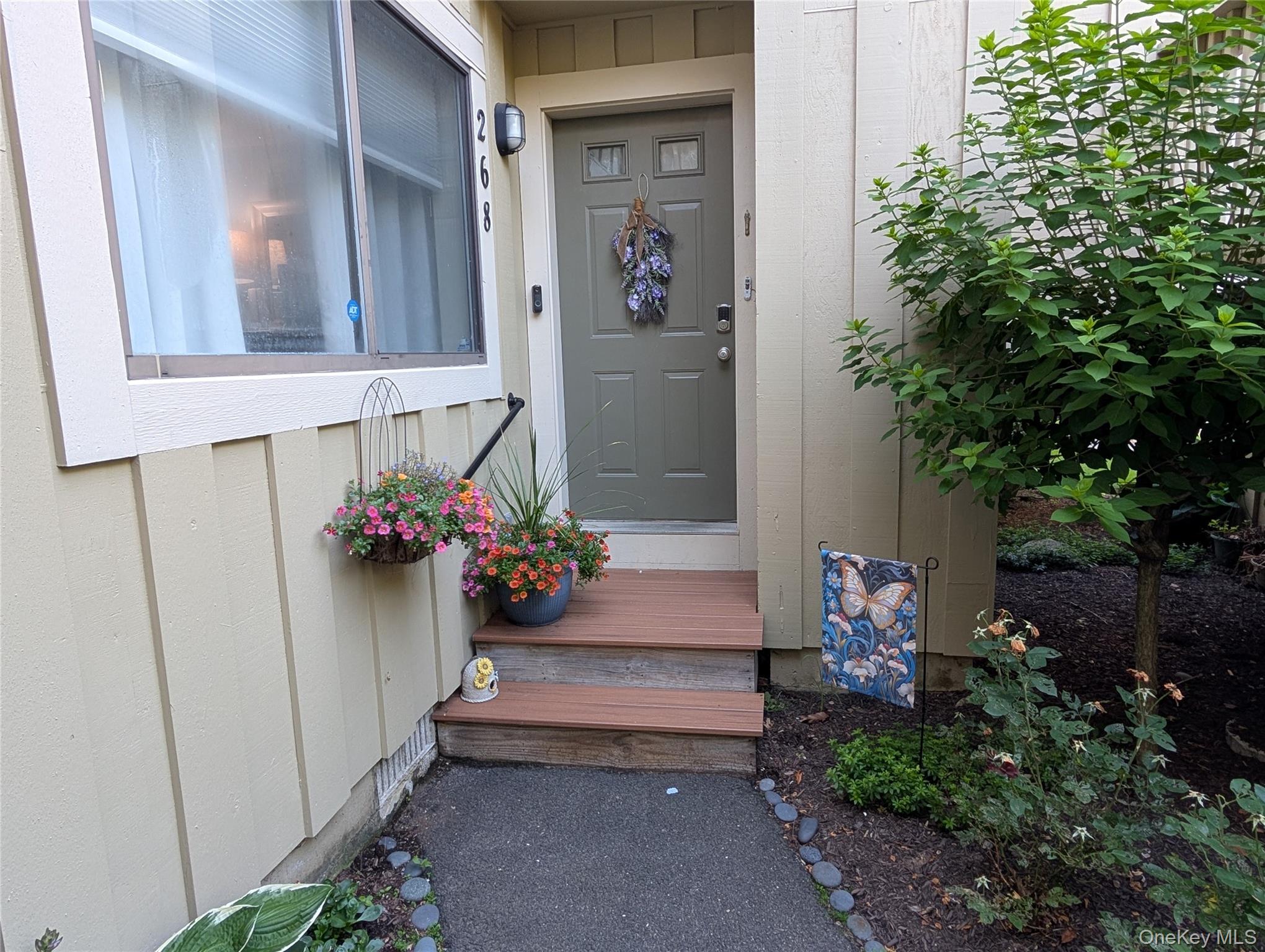 268 Maplewood Drive Property Photo 1