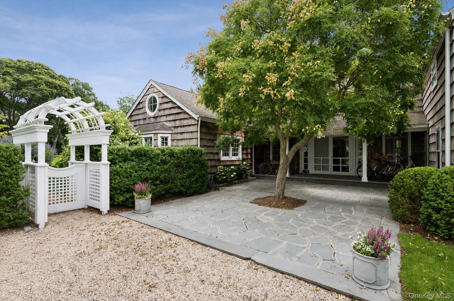20 Quogue Street Property Photo 2