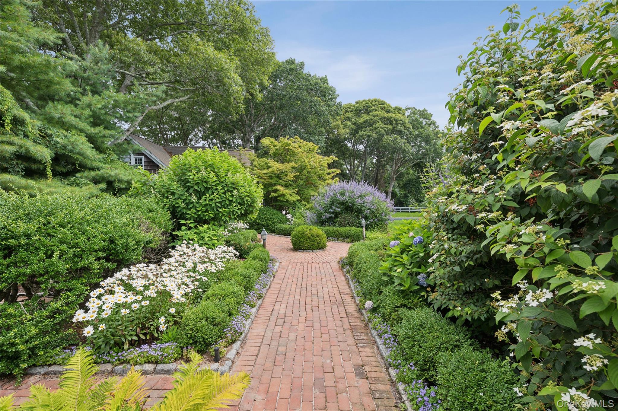 20 Quogue Street Property Photo 32