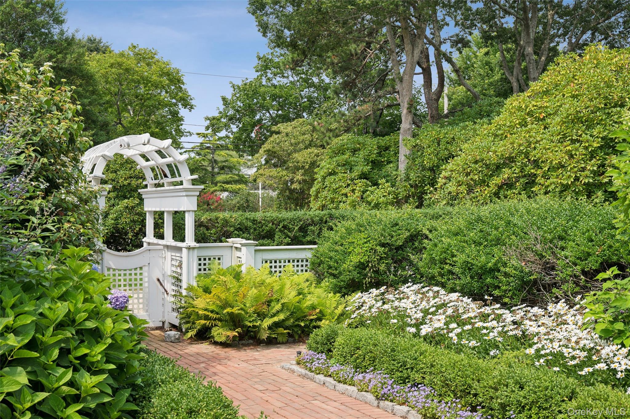 20 Quogue Street Property Photo 33