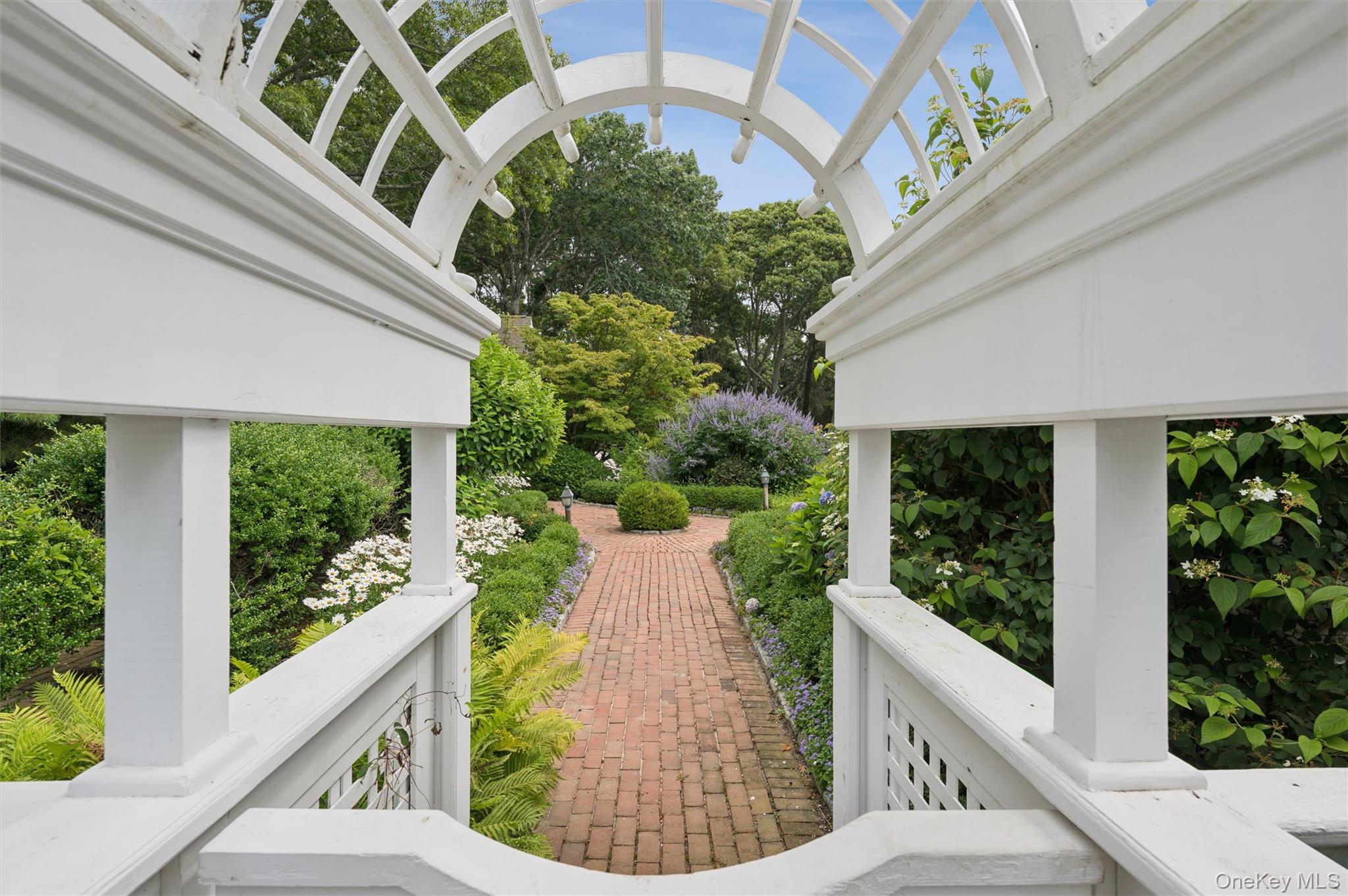 20 Quogue Street Property Photo 34