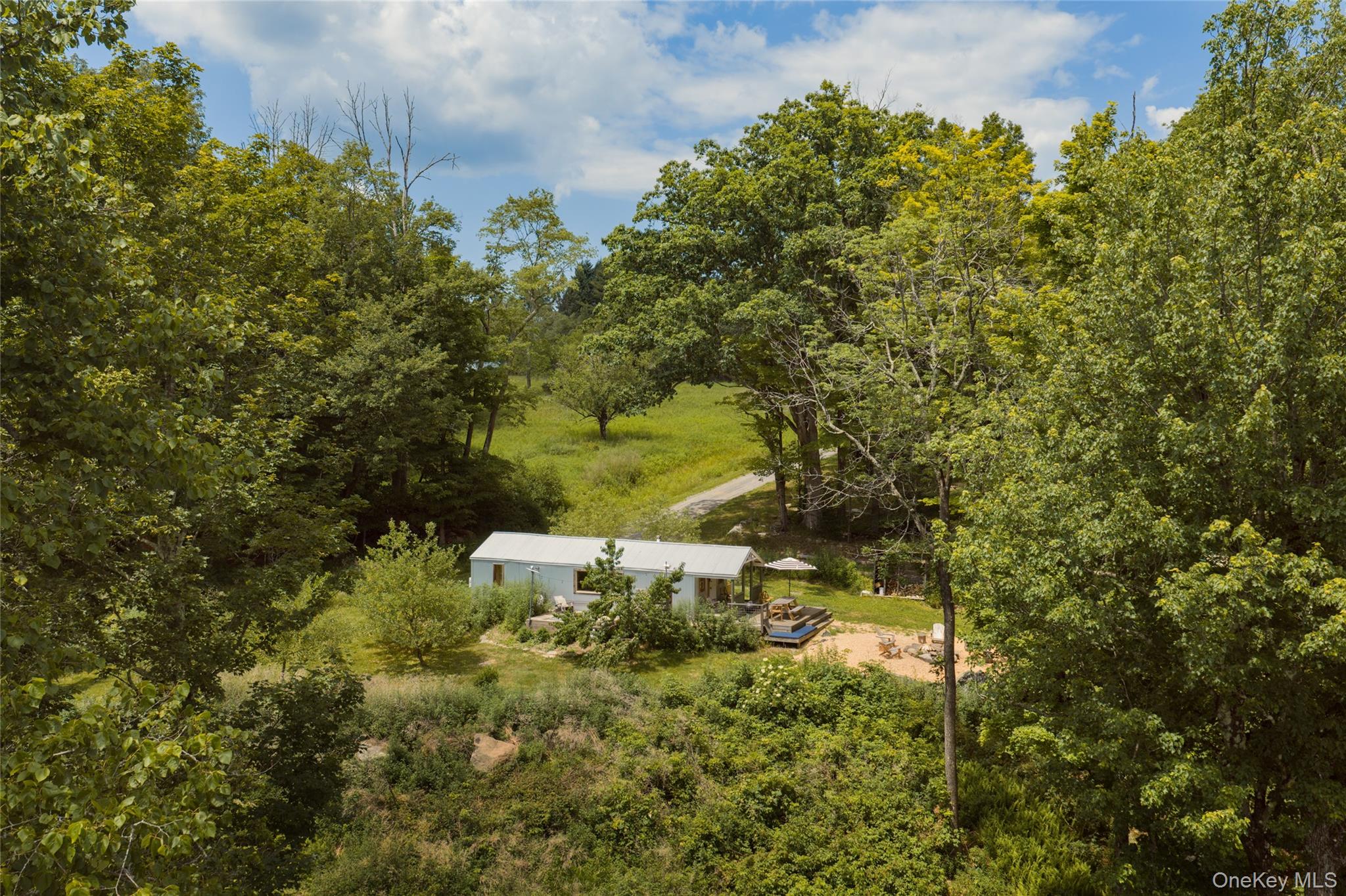 689 Church Road Property Photo 8
