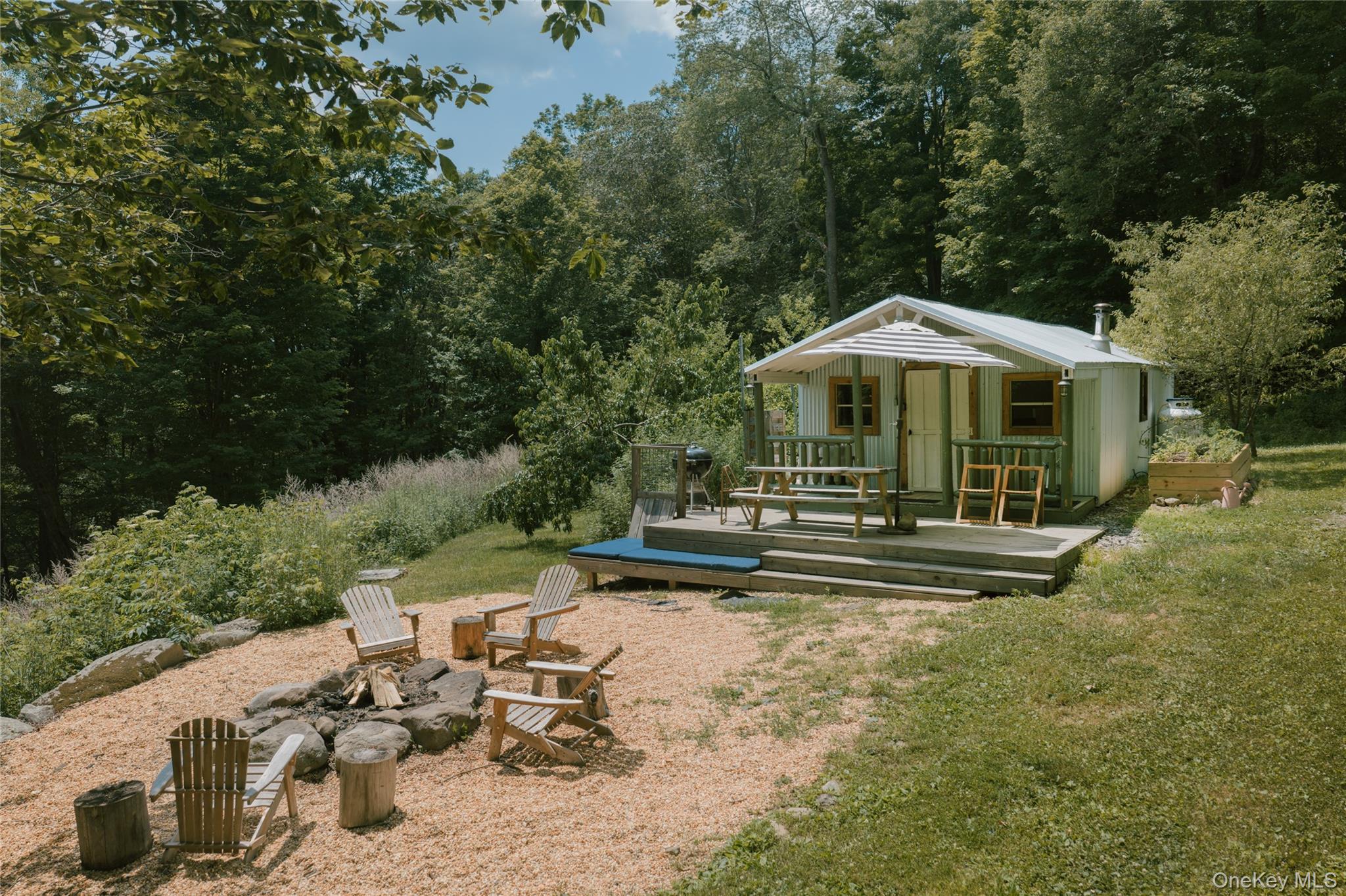 689 Church Road Property Photo 10