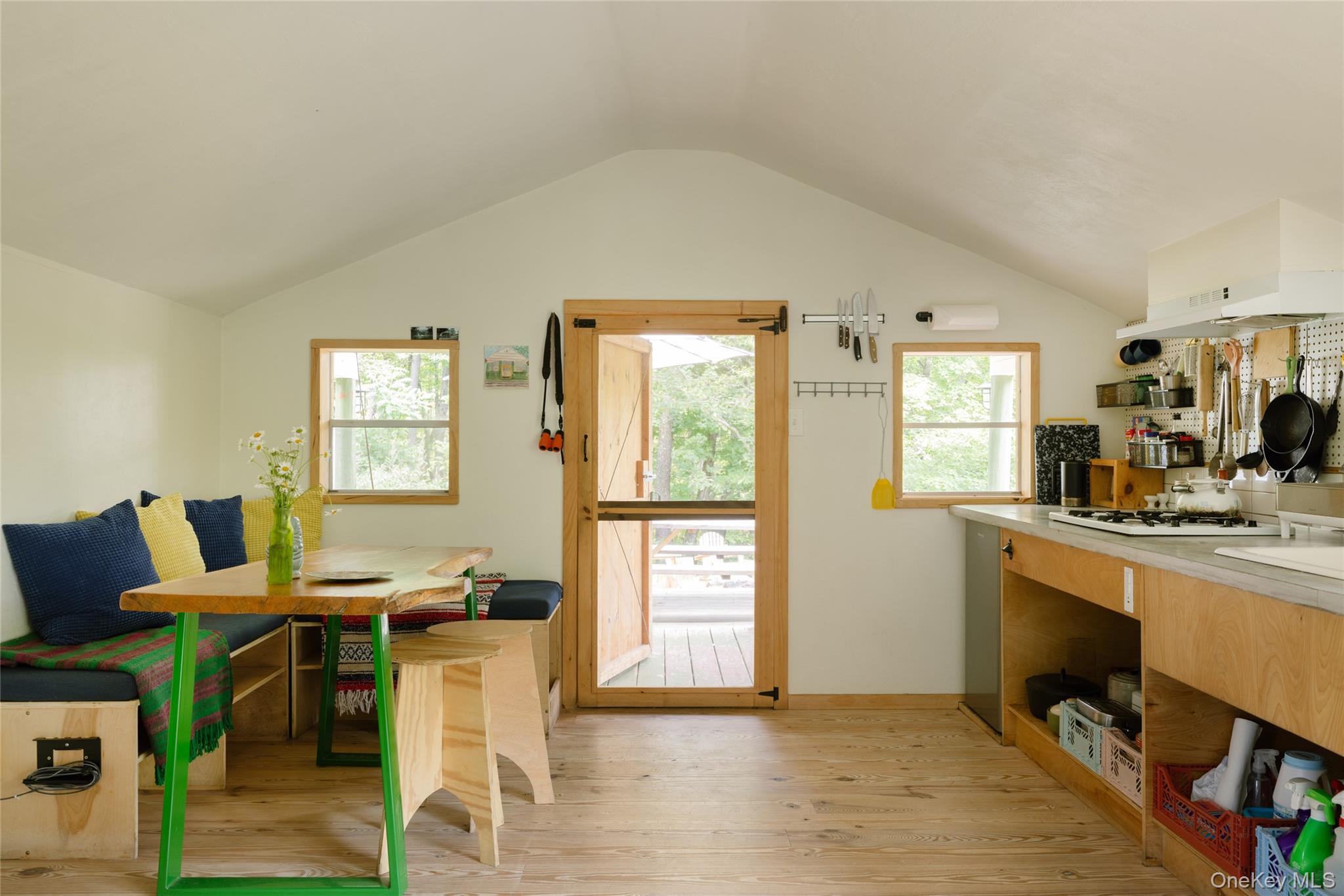 689 Church Road Property Photo 11