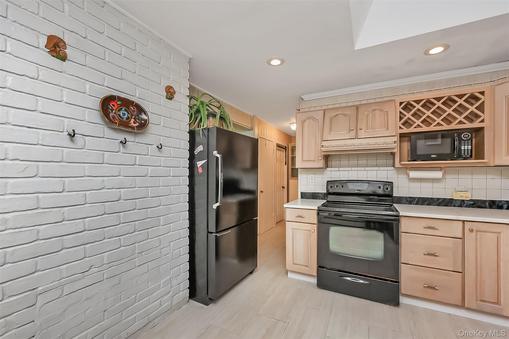 2 Glow Lane Property Photo 5