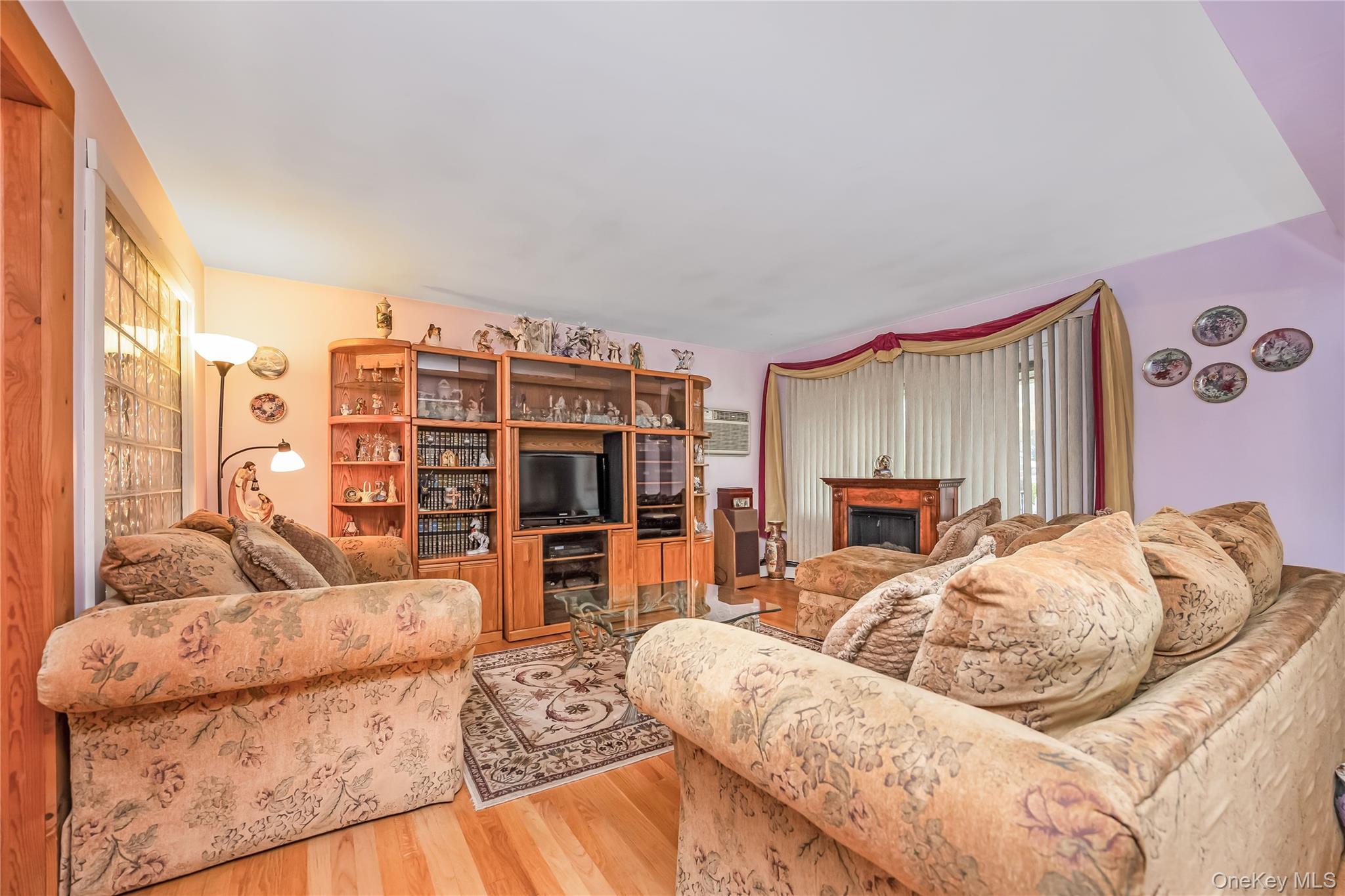 2 Glow Lane Property Photo 10