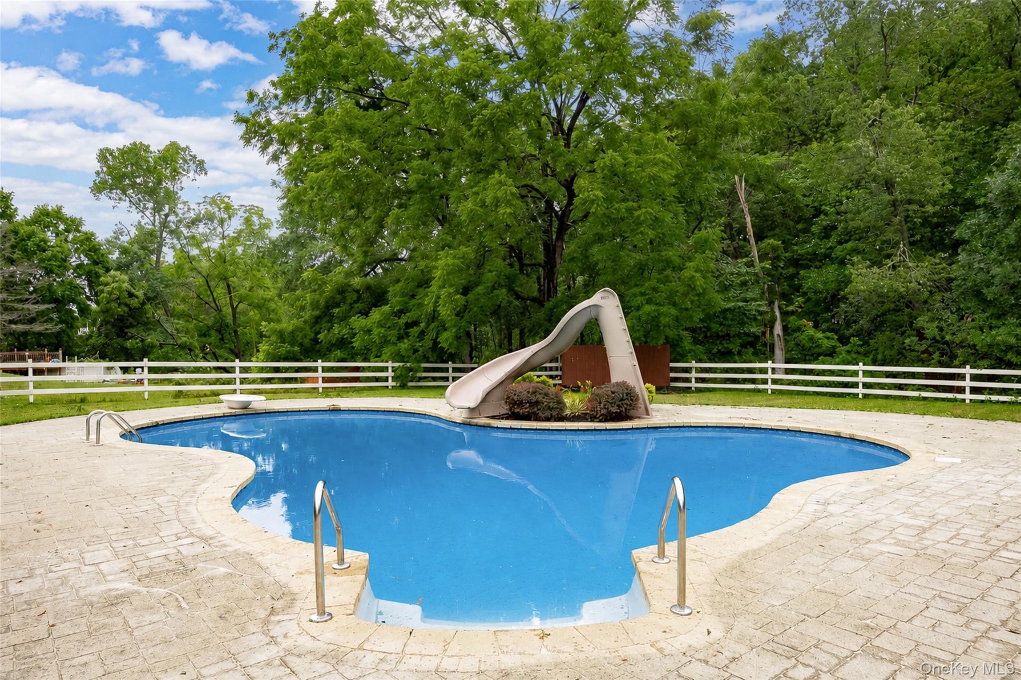 7 Fox Run Road Property Photo 4