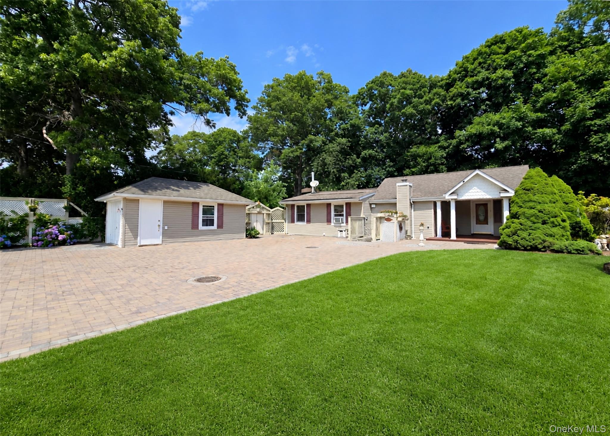 241 Terry Boulevard Property Photo 1