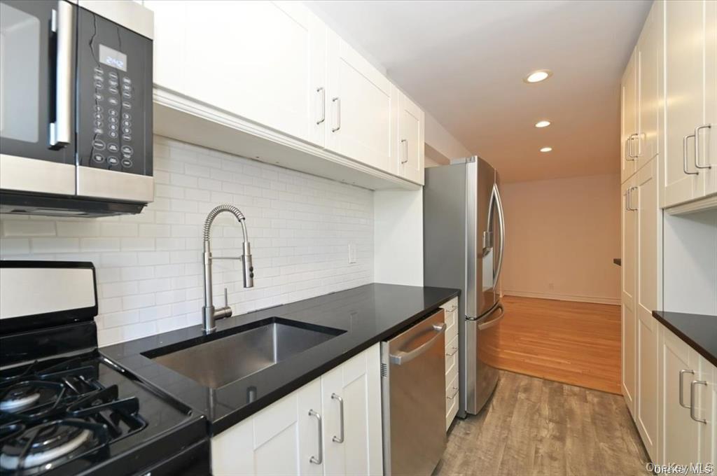 1 Maple Drive 2-j Property Photo 4