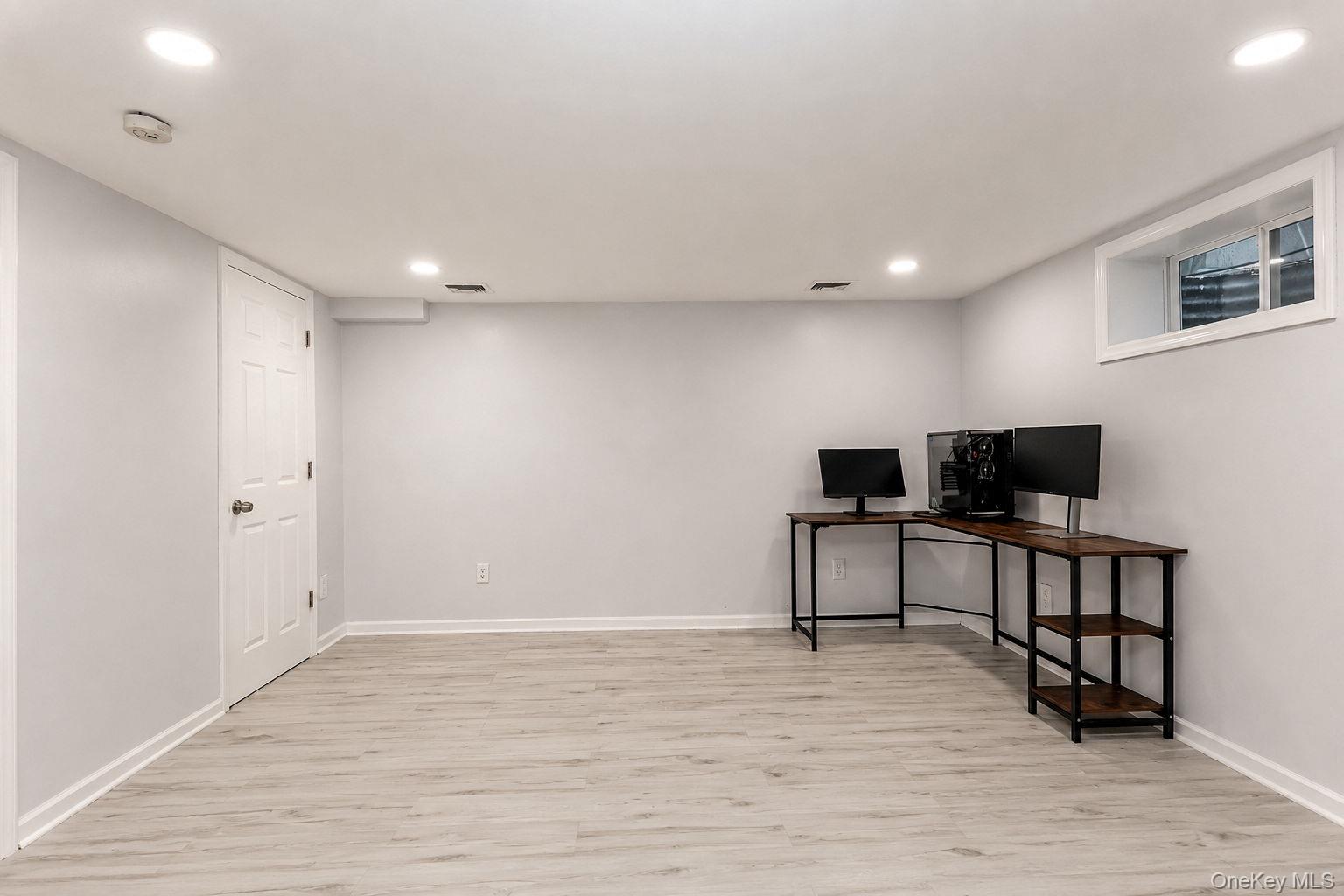 40 Wall Street Property Photo 12