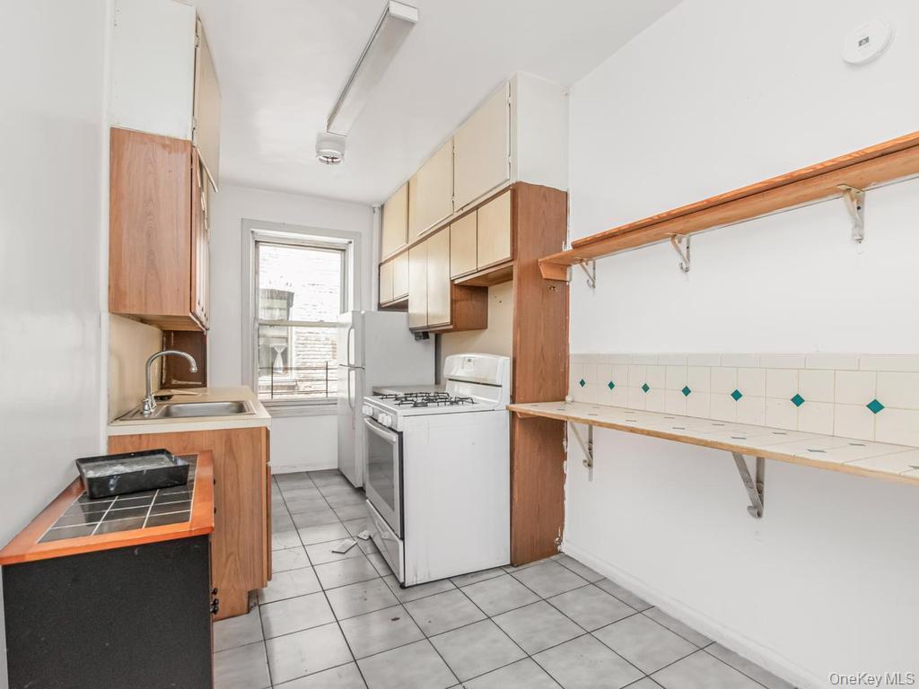 2081 Cruger Avenue 4c Property Photo 2