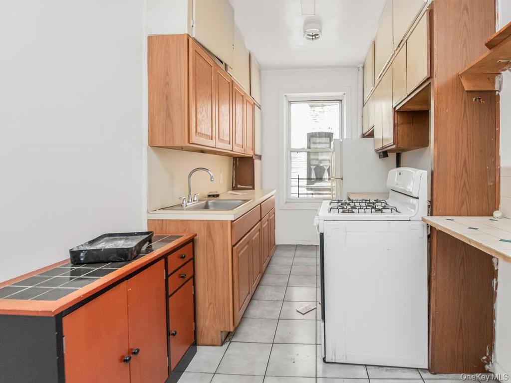 2081 Cruger Avenue 4c Property Photo 3
