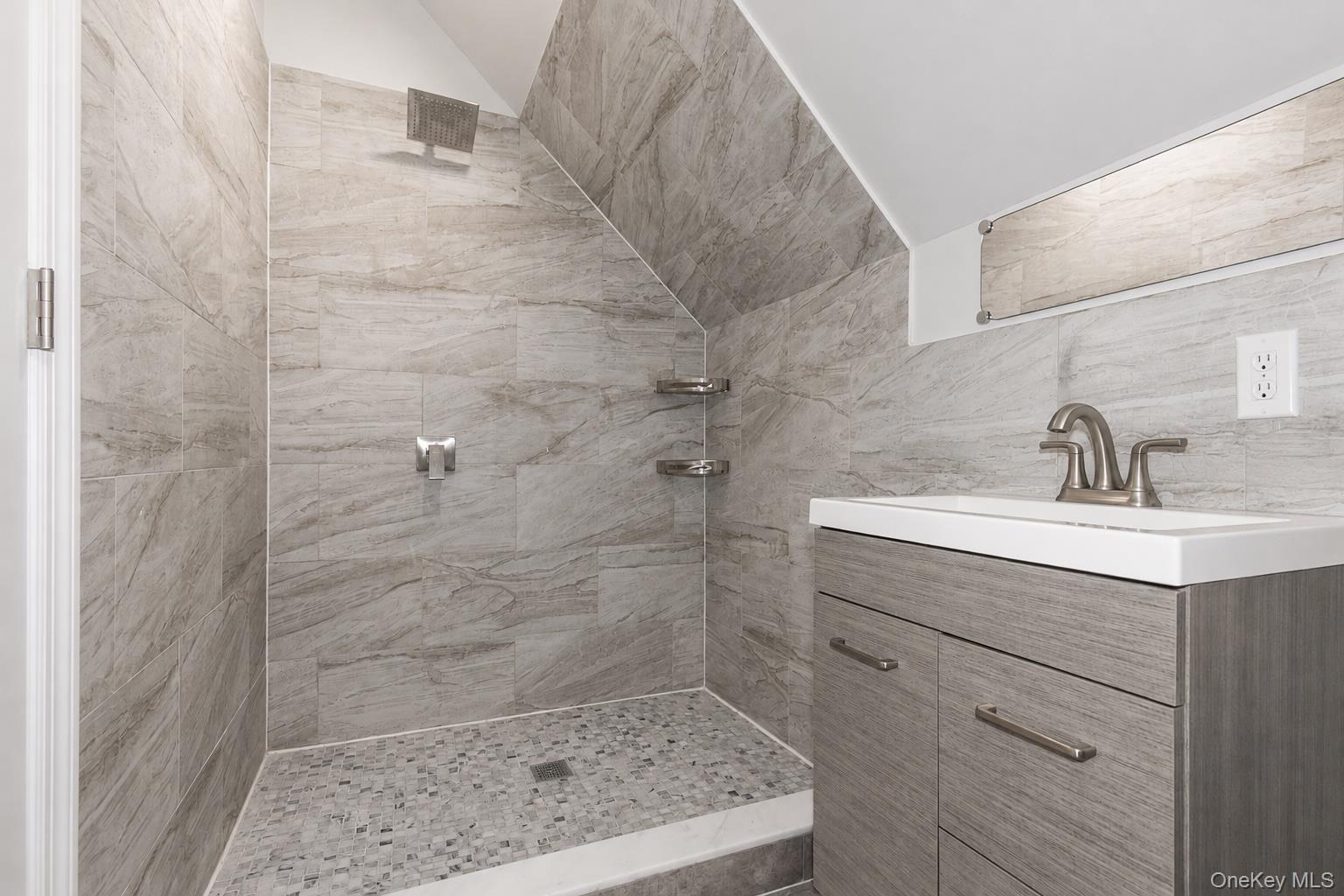 8015 Little Neck Parkway Property Photo 20