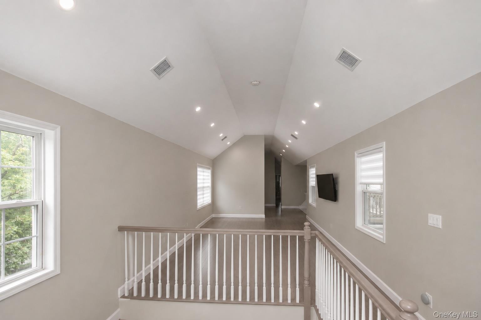 8015 Little Neck Parkway Property Photo 26