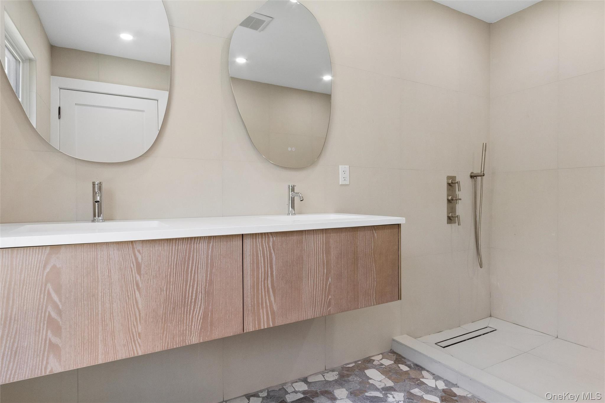 934 Eileen Terrace Property Photo 13