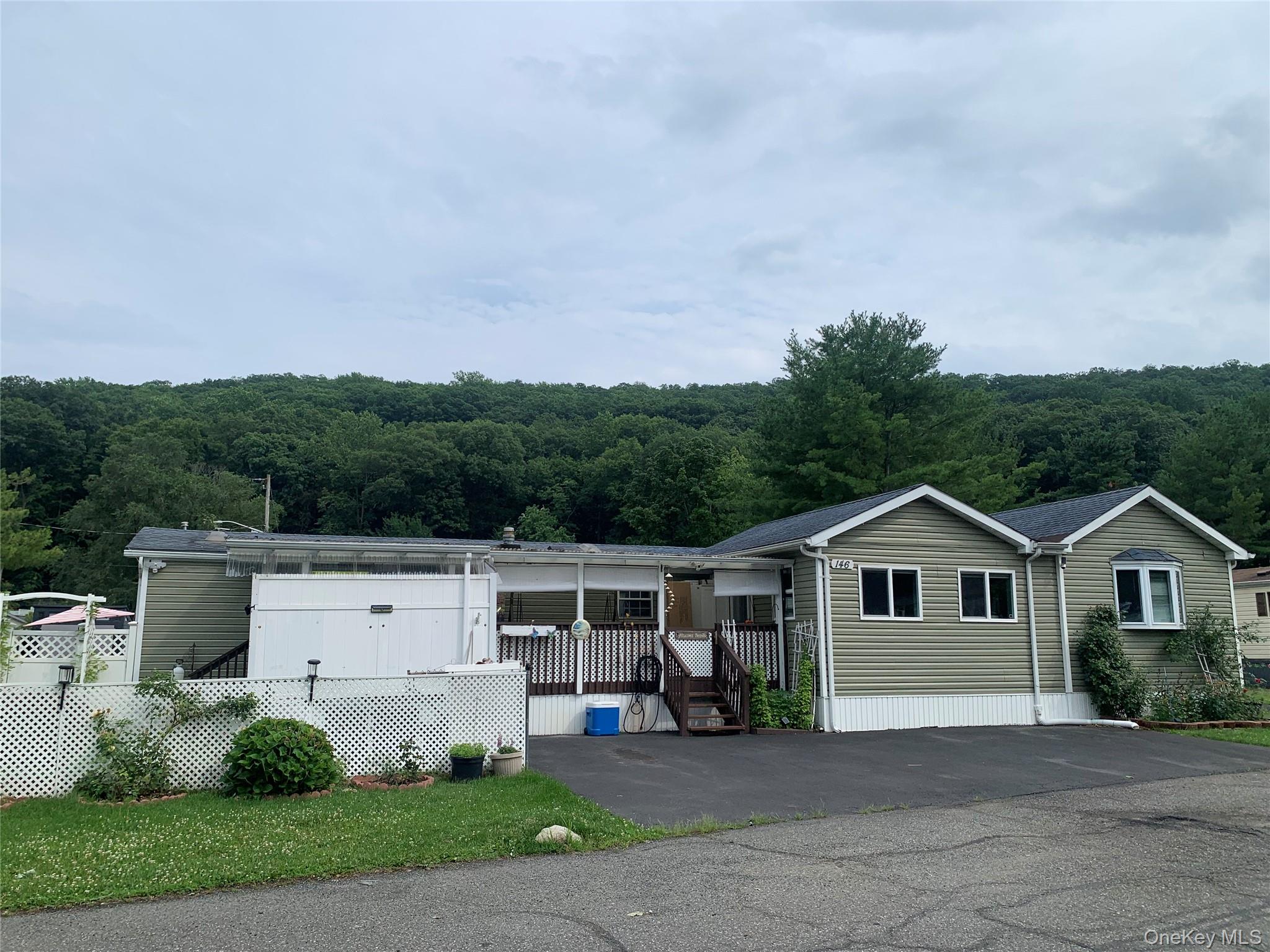146 Parkway Trailer CT. Property Photo 1