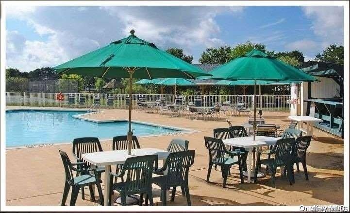 35 Village Circle Property Photo 20