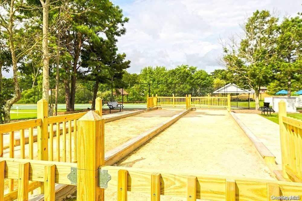 35 Village Circle Property Photo 23