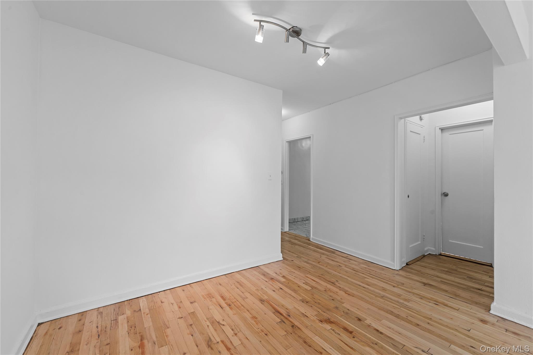 3726 87th St 6a Property Photo 6