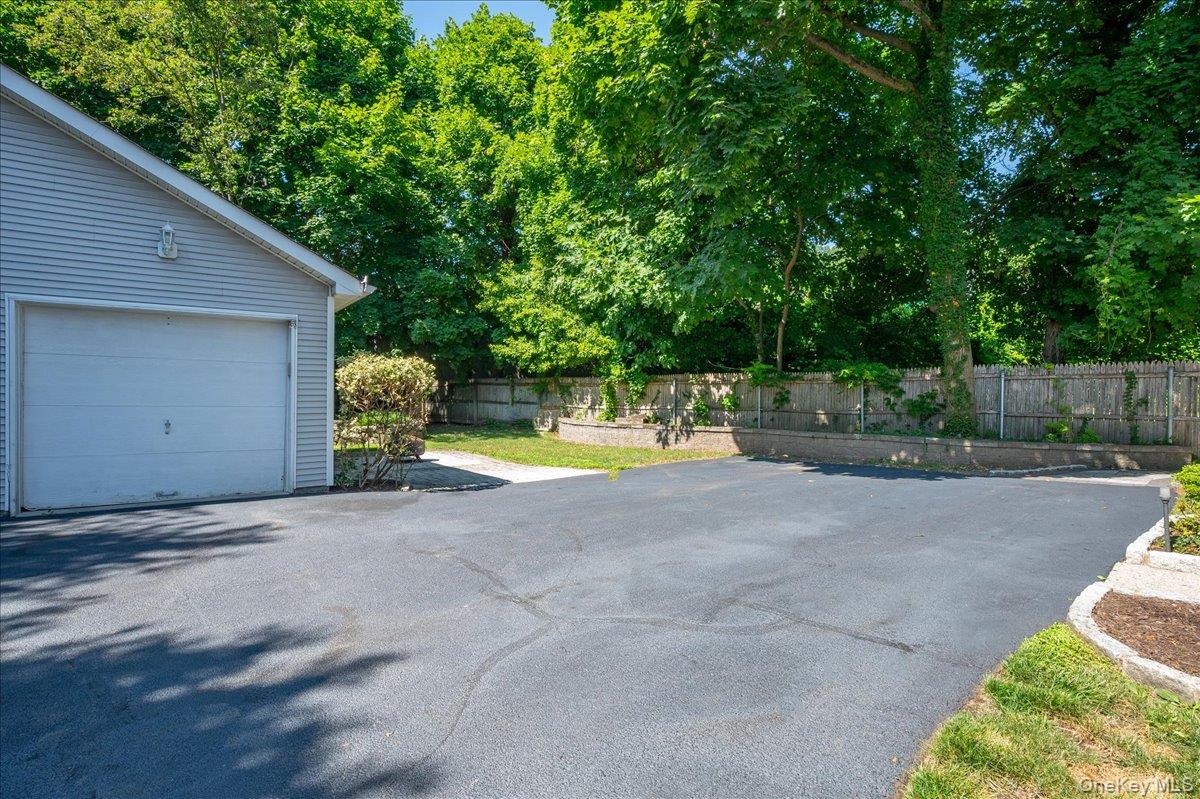 76 Smith Avenue Property Photo 5
