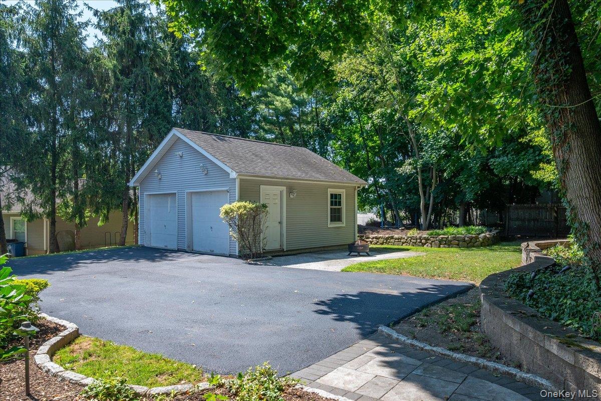 76 Smith Avenue Property Photo 7
