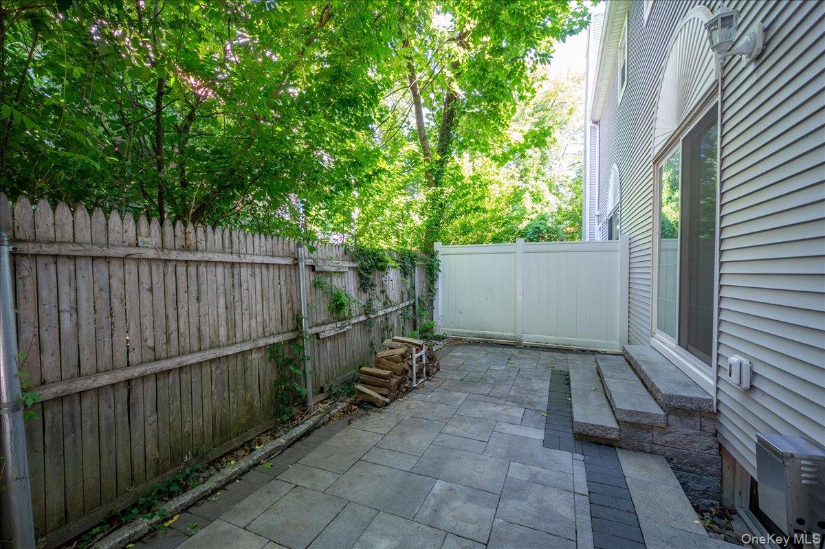 76 Smith Avenue Property Photo 8