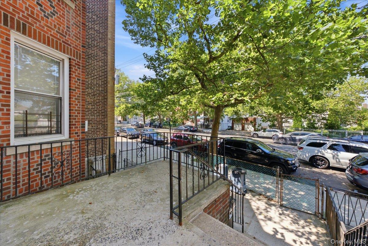 3232 Bronxwood Avenue Property Photo 3