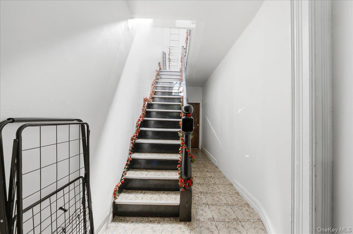 3232 Bronxwood Avenue Property Photo 4