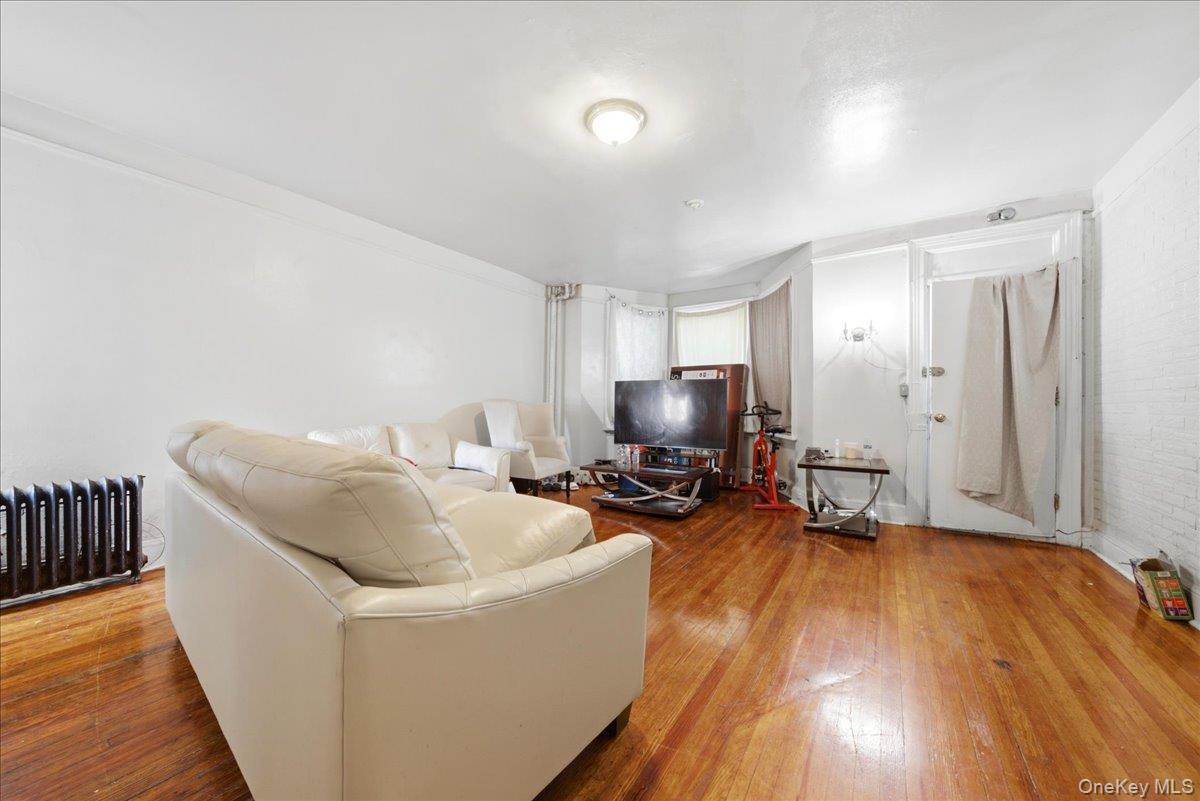 3232 Bronxwood Avenue Property Photo 8